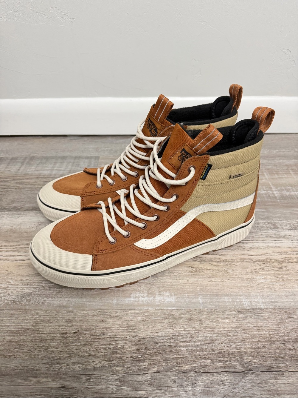VANS Men’s Sk8-Hi Waterproof Insulated Shoes, size 12 like NEW🔥